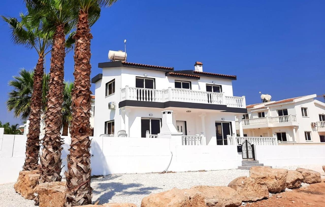 Villa Suncity Boutique Beachfront Ayia Napa Bagian luar foto