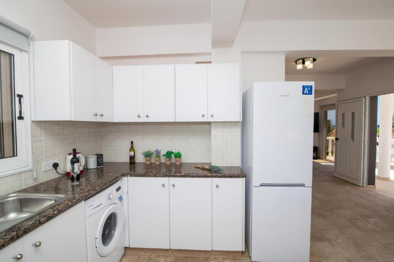 Villa Suncity Boutique Beachfront Ayia Napa Bagian luar foto