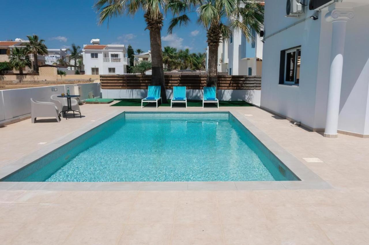 Villa Suncity Boutique Beachfront Ayia Napa Bagian luar foto