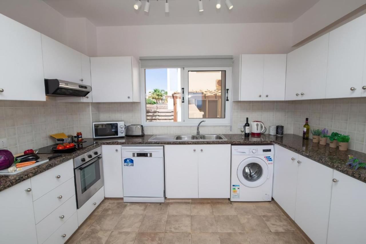 Villa Suncity Boutique Beachfront Ayia Napa Bagian luar foto