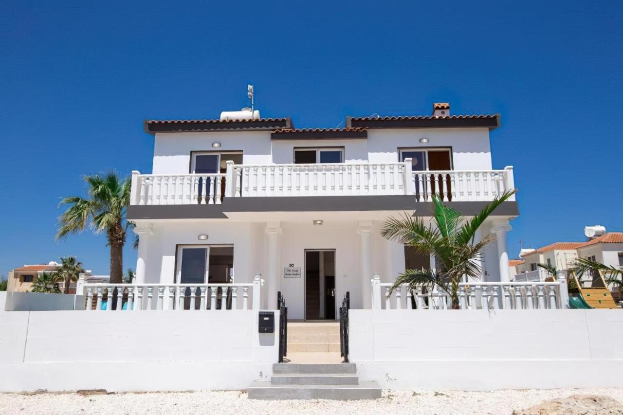Villa Suncity Boutique Beachfront Ayia Napa Bagian luar foto