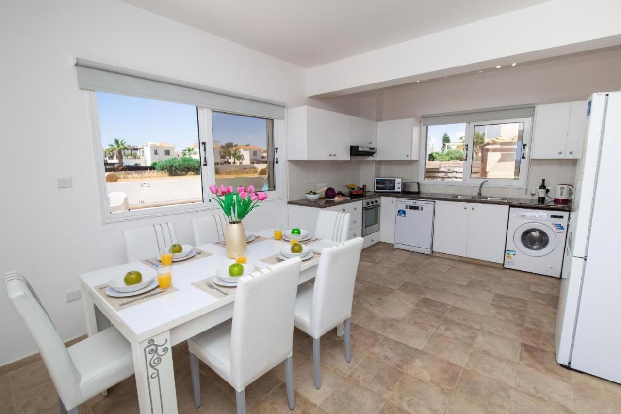Villa Suncity Boutique Beachfront Ayia Napa Bagian luar foto