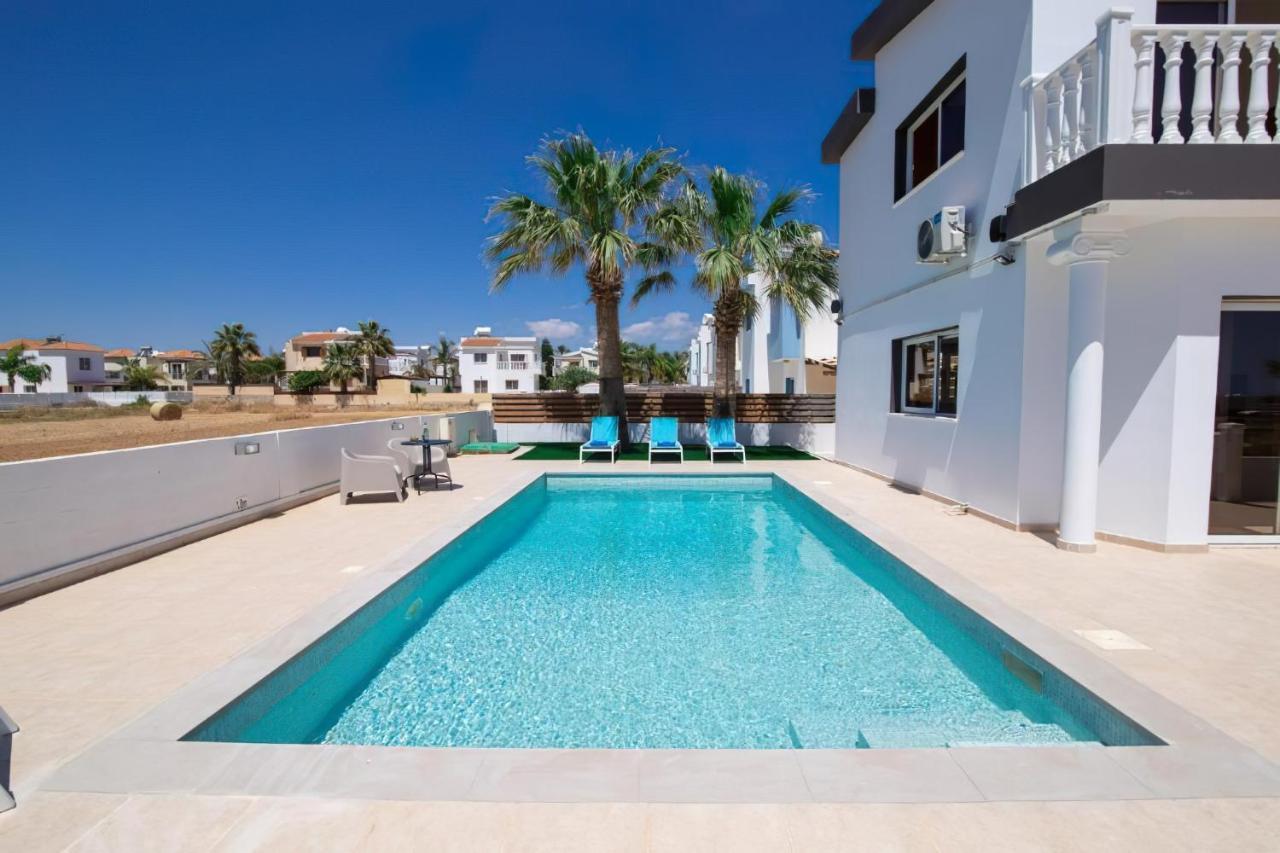 Villa Suncity Boutique Beachfront Ayia Napa Bagian luar foto