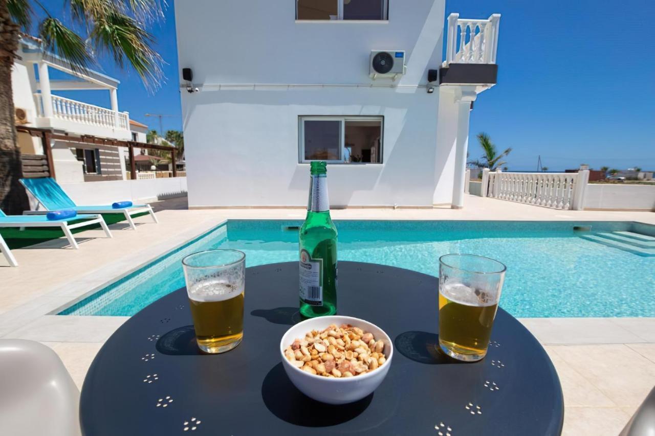 Villa Suncity Boutique Beachfront Ayia Napa Bagian luar foto