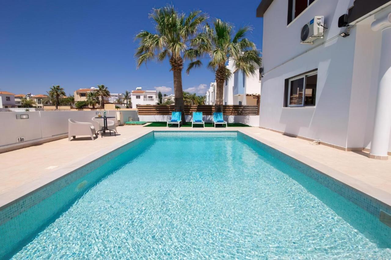 Villa Suncity Boutique Beachfront Ayia Napa Bagian luar foto